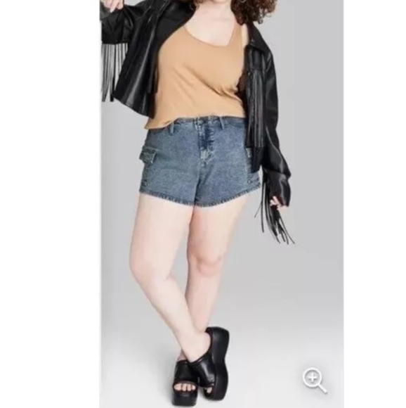 NWT Wild Fable Low Rise Cargo Denim Shorts, Size 10 - Picture 1 of 6